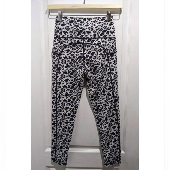 ZYIA | Snow Leopard Brilliant 7/8 Leggings - Picture 4 of 11